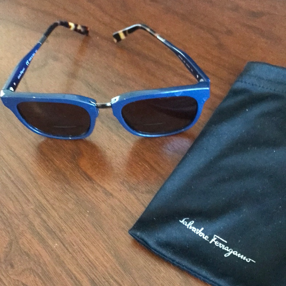 Salvatore Ferragamo reader sunglasses with soft and hard case, navy blue.